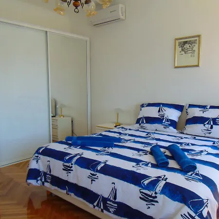 Piazza Old Town Apartment *