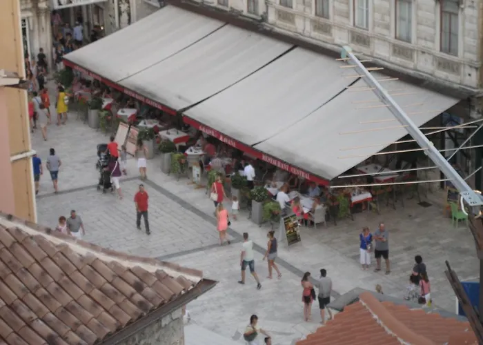 Piazza Old Town Apartment