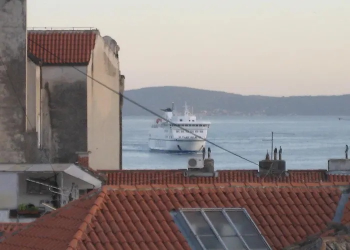 Piazza Old Town Apartment *