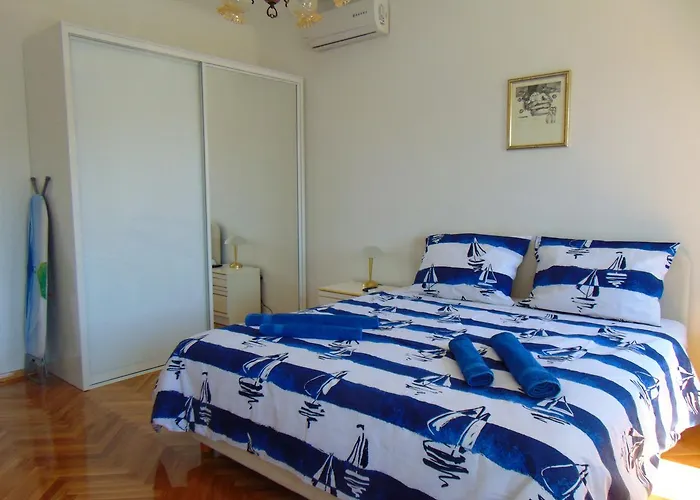 Piazza Old Town Apartment *