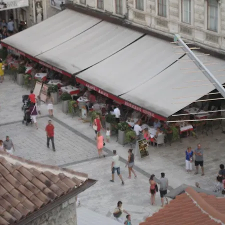 Piazza Old Town Lägenhet